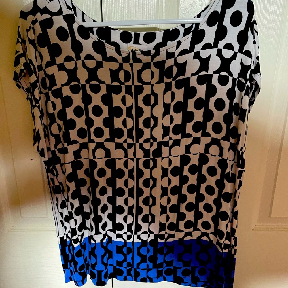 Ladies top Black, white and purple. Like new